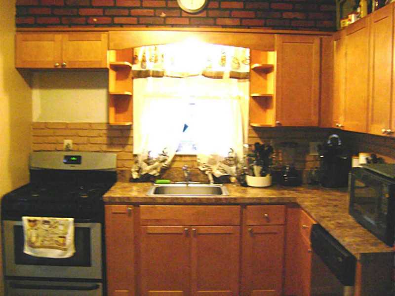 253 Milton Road Warwick, RI 02888 - Photo 8 of 21 Kitchen.
