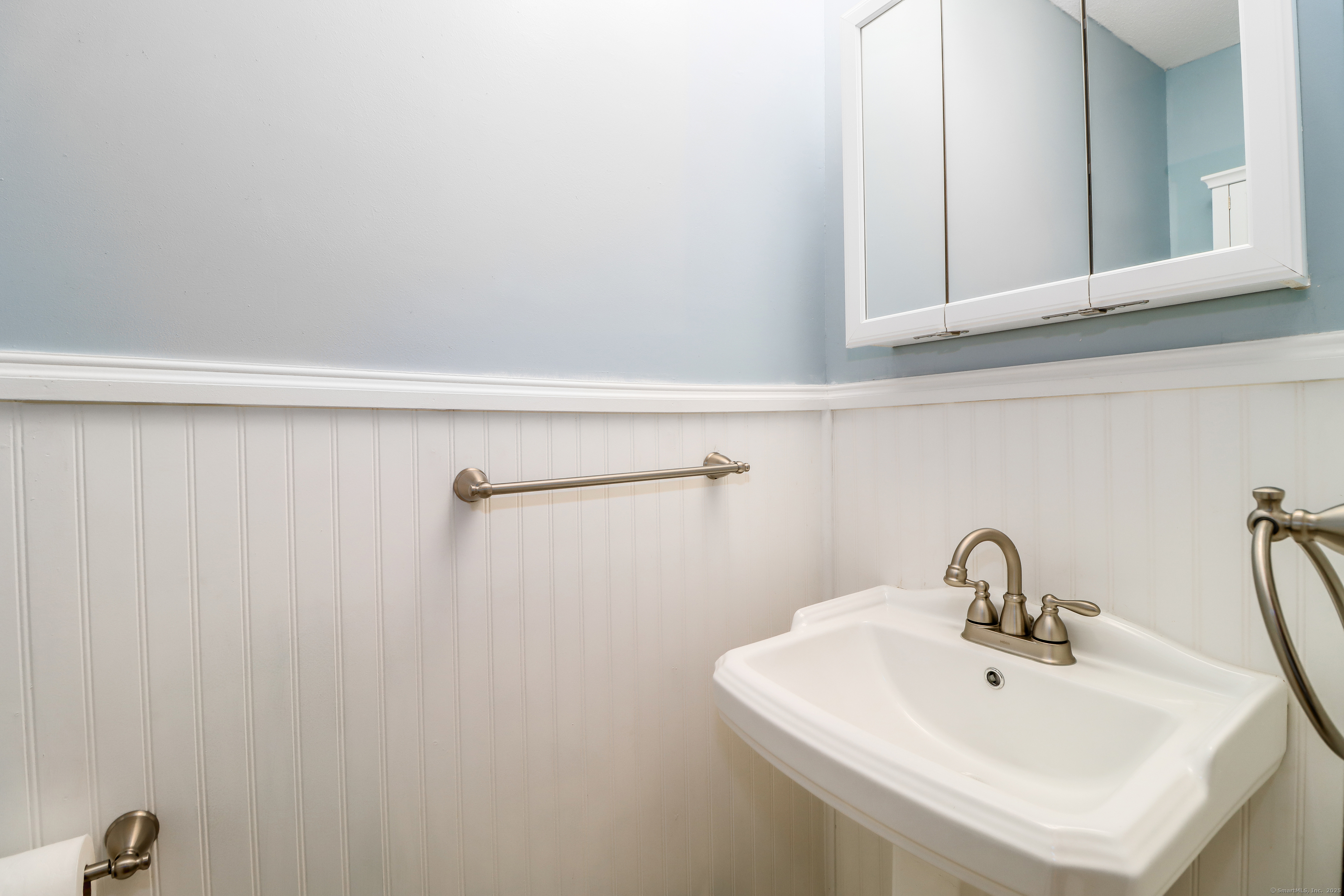 31 Pilgrim Lane Naugatuck, CT 06770 - Photo 14 of 39