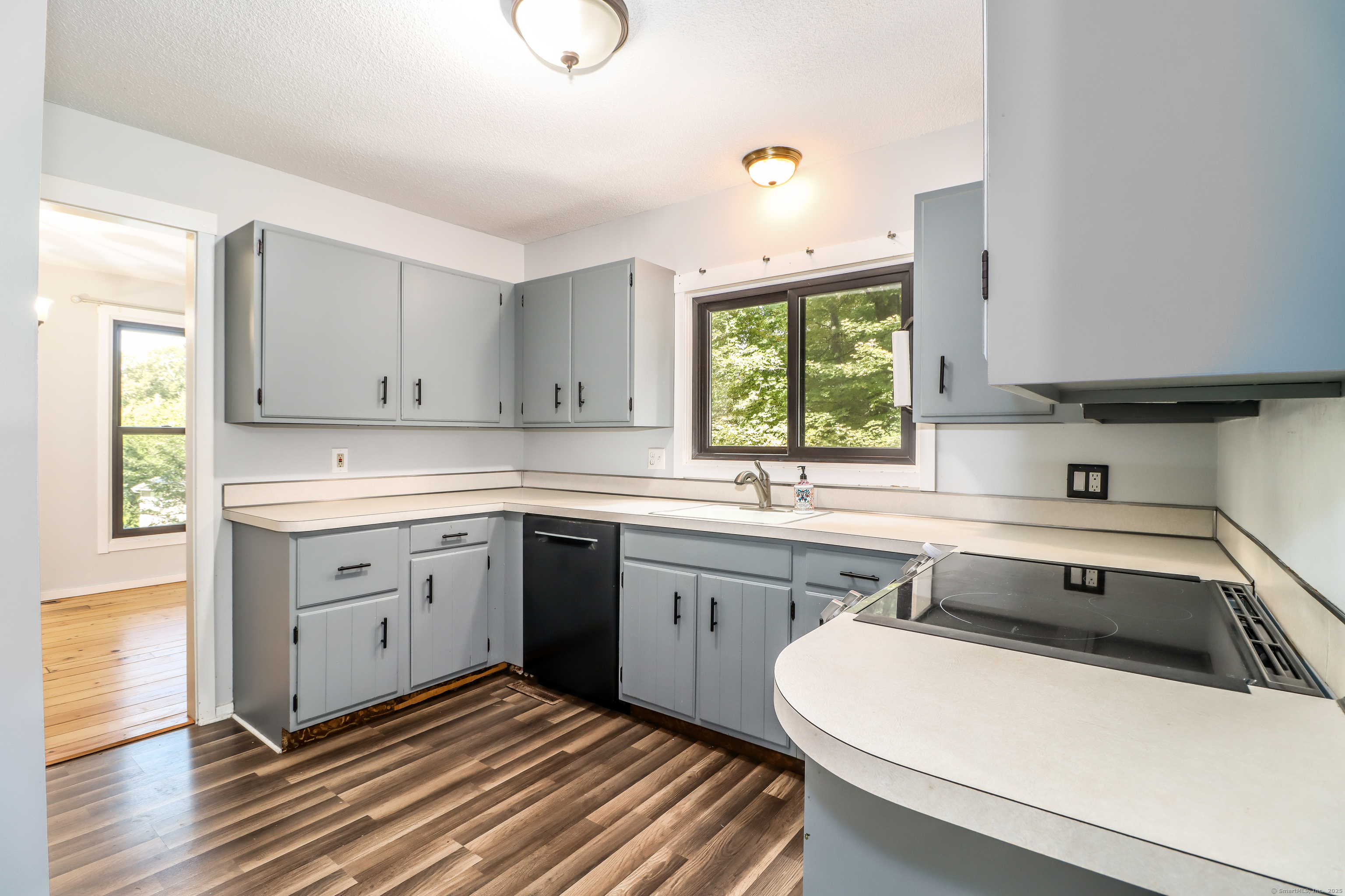 31 Pilgrim Lane Naugatuck, CT 06770 - Photo 4 of 39