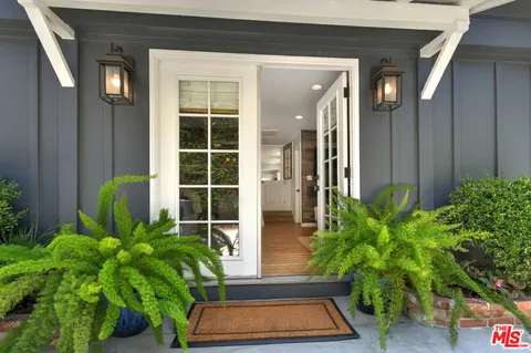 $1,599,000 | 13006 West Magnolia Boulevard, Sherman Oaks, CA 91423