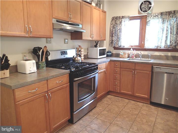7637 Parkview Road Upper Darby, PA 19082 - Photo 8 of 18
