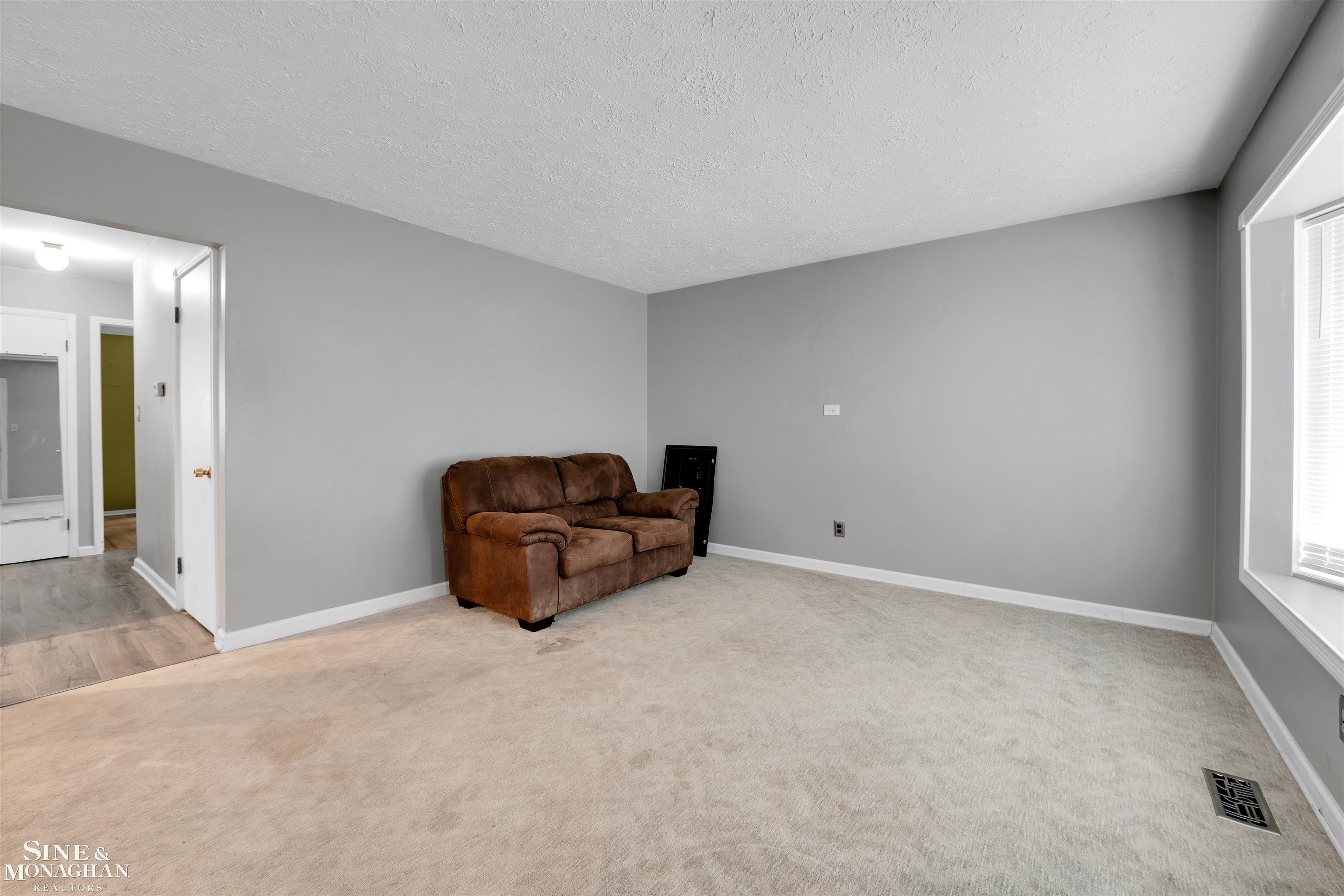 21636 Martin Road St. Clair Shores, MI 48081 - Photo 4 of 27