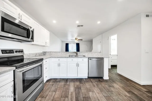 $1,800 | 19601 North 7th Street, Unit 1061, Phoenix, AZ 85024