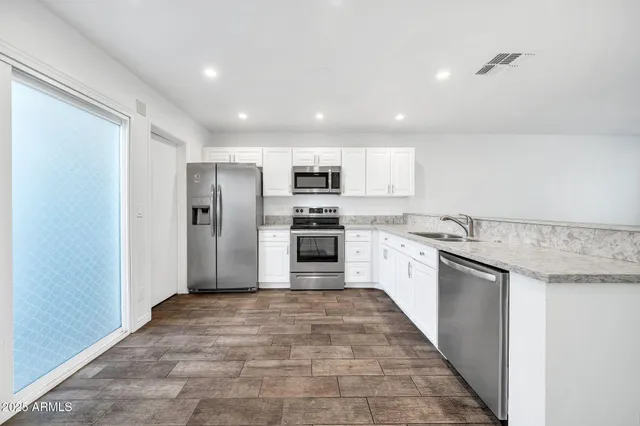 $1,800 | 19601 North 7th Street, Unit 1061, Phoenix, AZ 85024