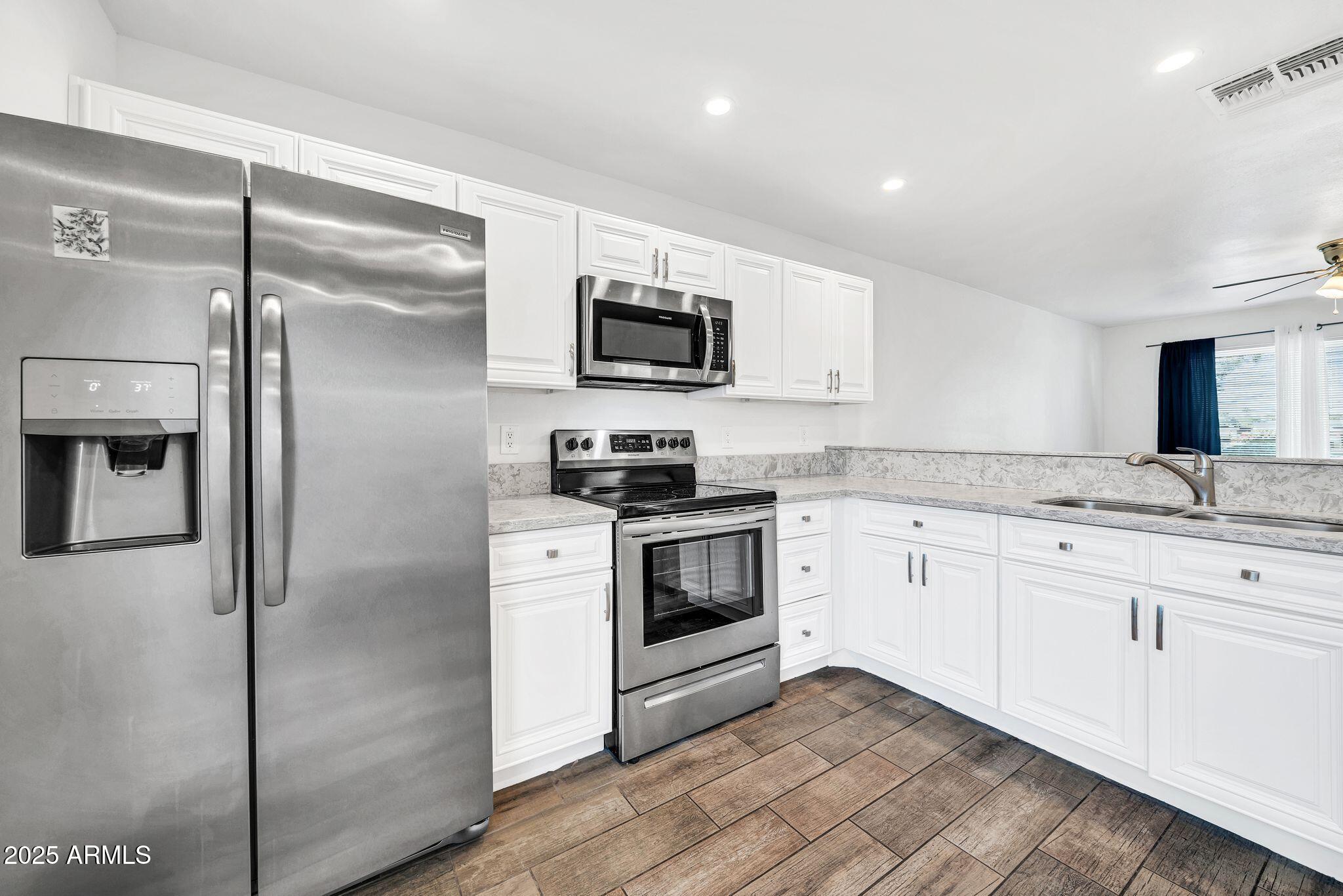 19601 North 7th Street, Unit 1061 Phoenix, AZ 85024 - Photo 11 of 41 19601 N 7th St 1061-11