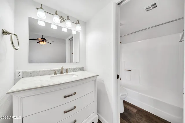 $1,800 | 19601 North 7th Street, Unit 1061, Phoenix, AZ 85024