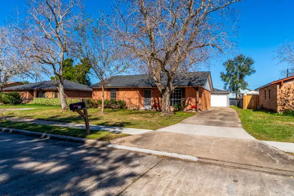 $189,000 | 213 Bastrop Street, Angleton, TX 77515