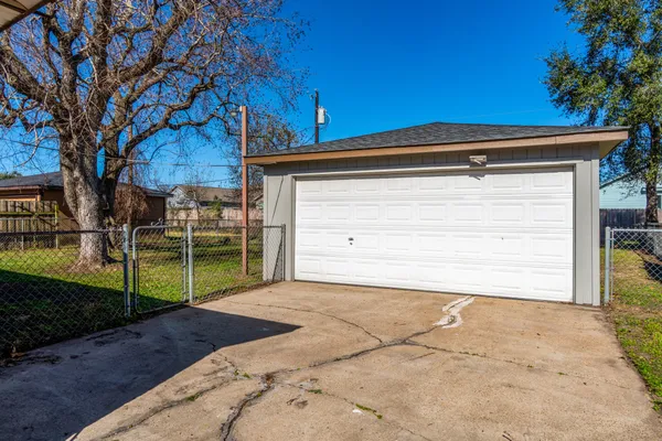 $189,000 | 213 Bastrop Street, Angleton, TX 77515