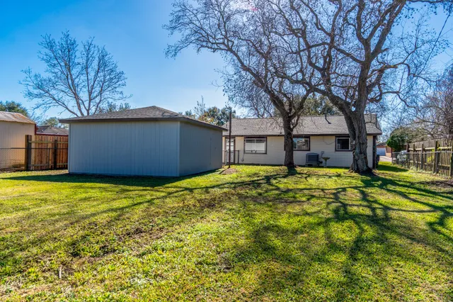 a view of a house with a backyard