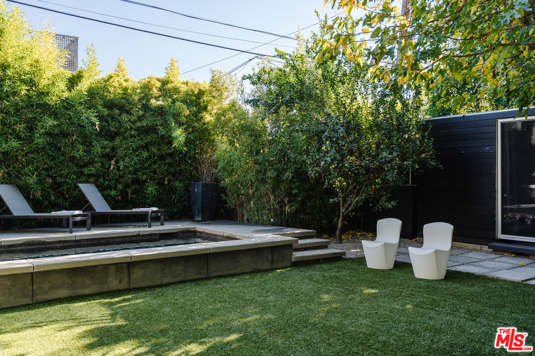 8570 Rugby Drive West Hollywood, CA 90069 - Photo 31 of 35 a view of a patio with chairs and plants