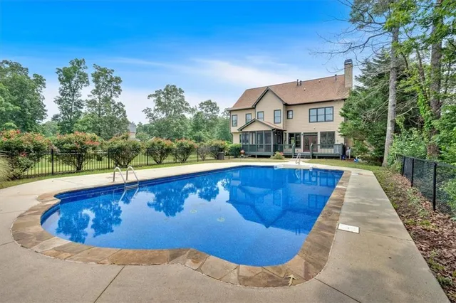 $645,000 | 17 River Walk Parkway, Euharlee, GA 30145
