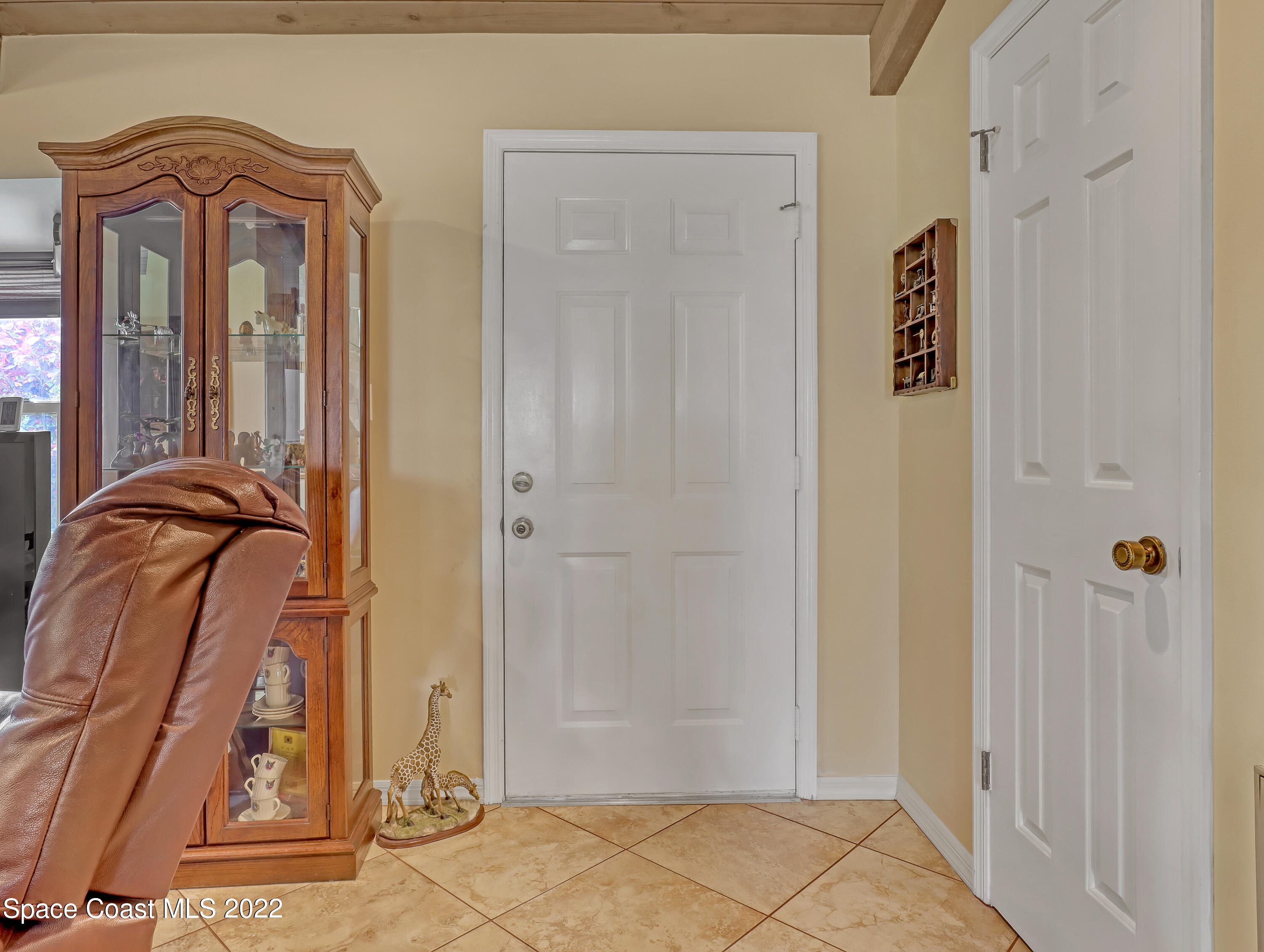 409 Rheine Road Northwest Palm Bay, FL 32907 - Photo 6 of 33 a view of a entryway