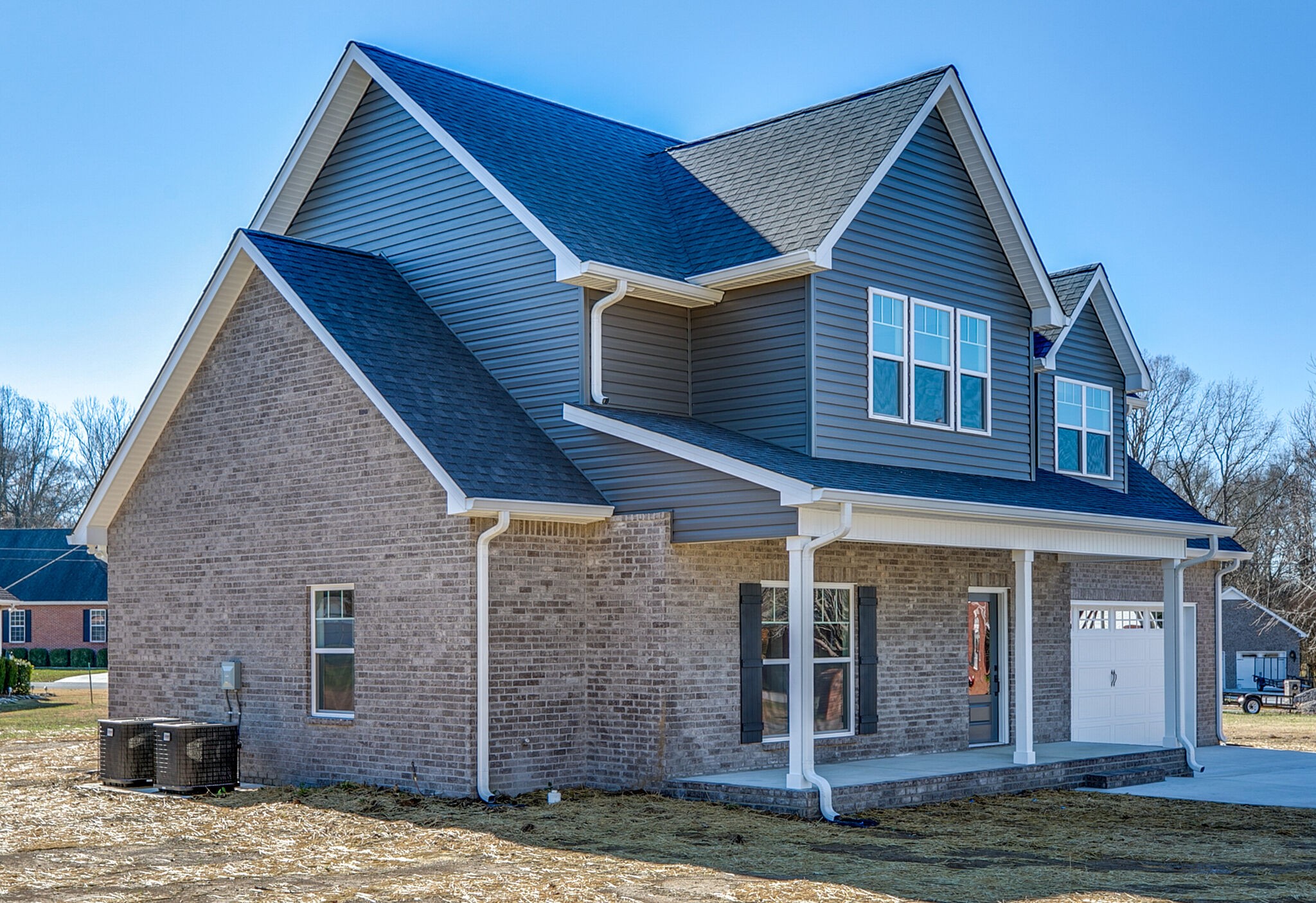 42 Post Road Manchester, TN 37355 - Photo 2 of 43 a front view of a house with garden