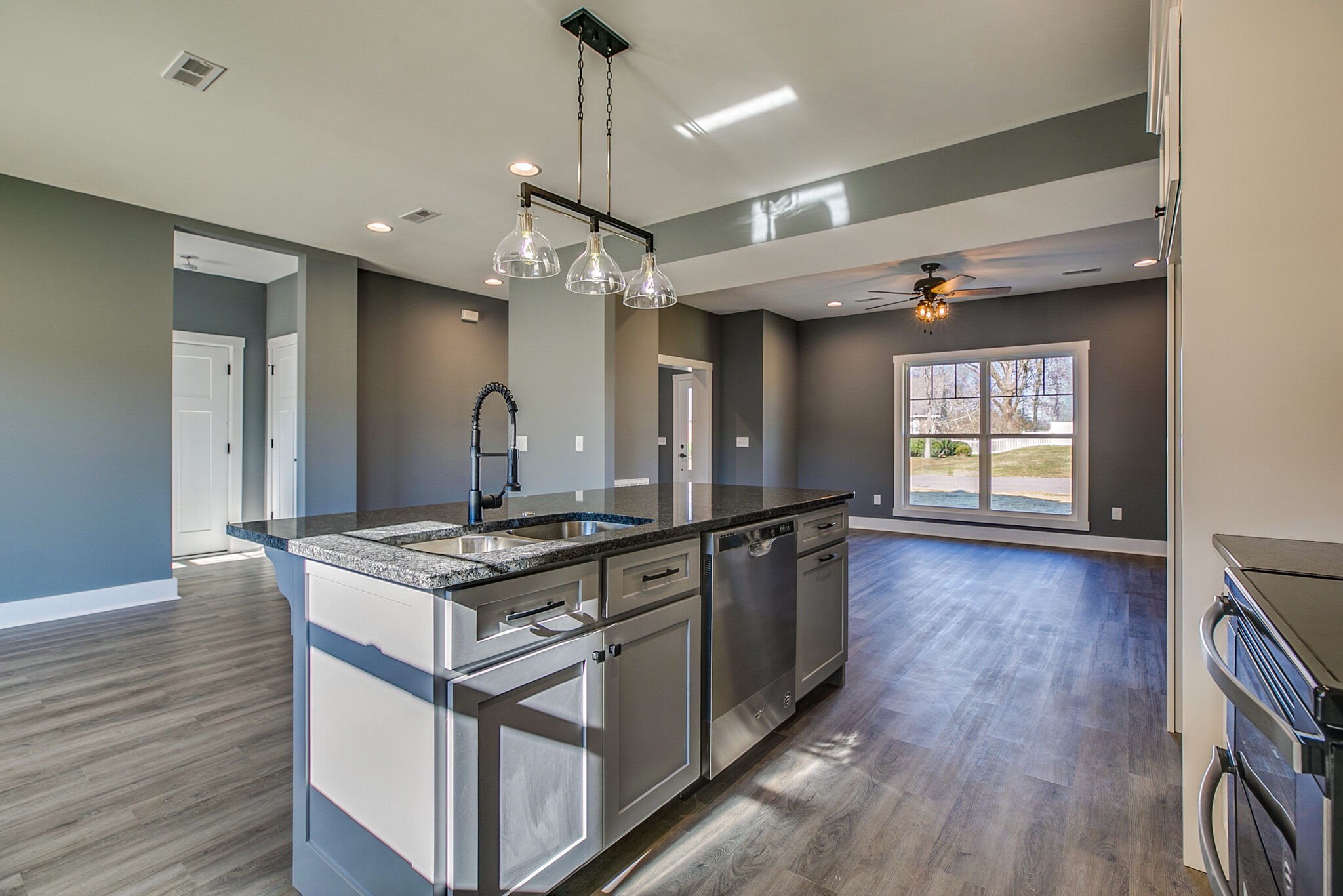 42 Post Road Manchester, TN 37355 - Photo 21 of 43 a kitchen with stainless steel appliances granite countertop a stove and a wooden floors