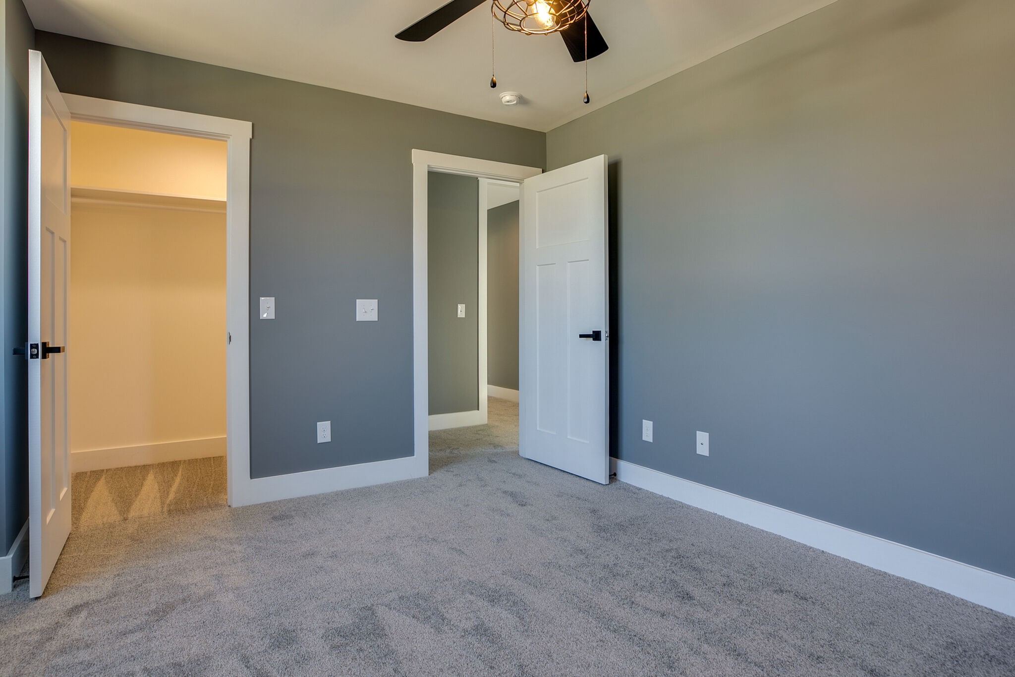 42 Post Road Manchester, TN 37355 - Photo 28 of 43 an empty room with closet and a chandelier fan