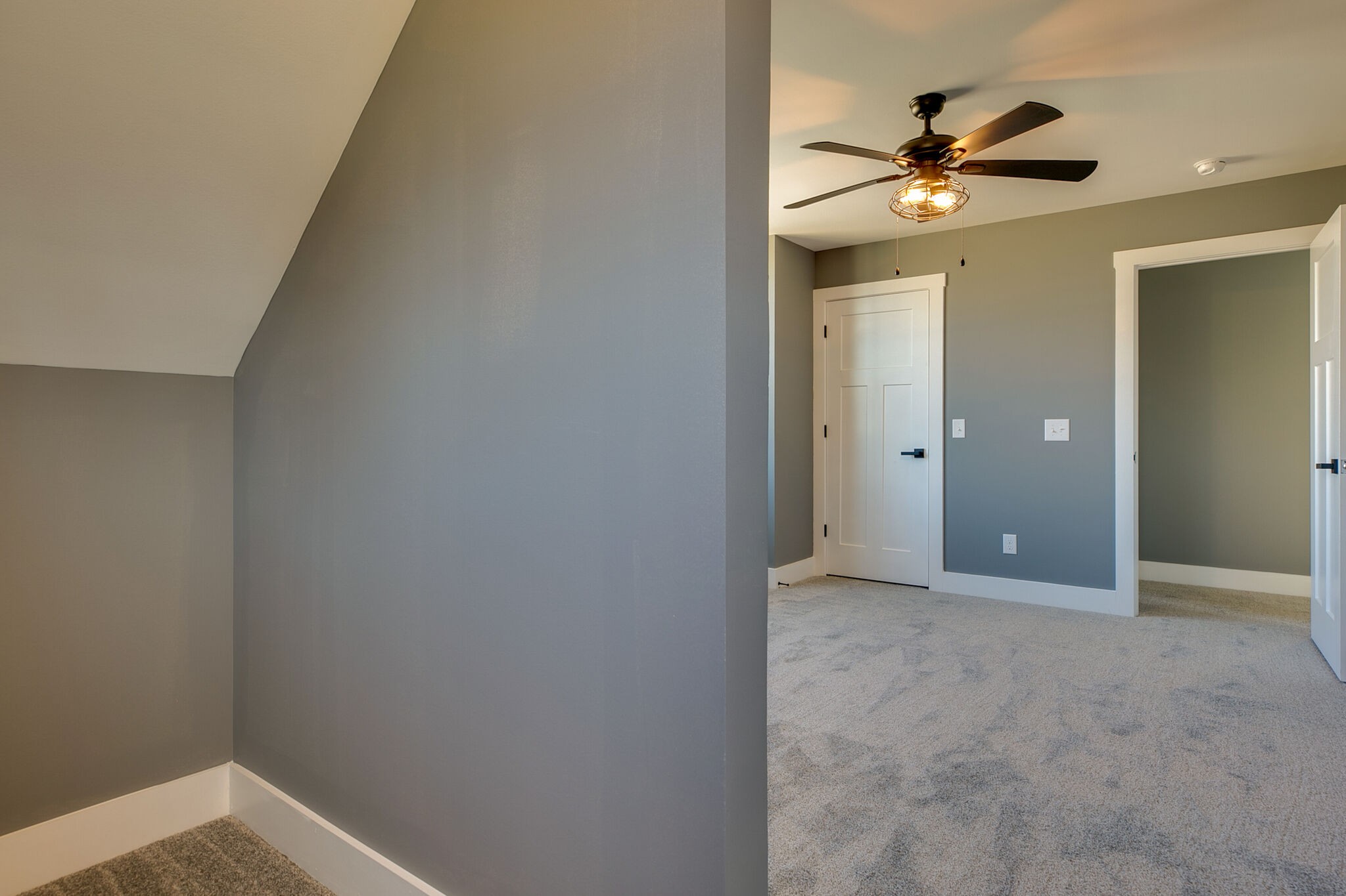 42 Post Road Manchester, TN 37355 - Photo 29 of 43 an empty room with a fan and mirror