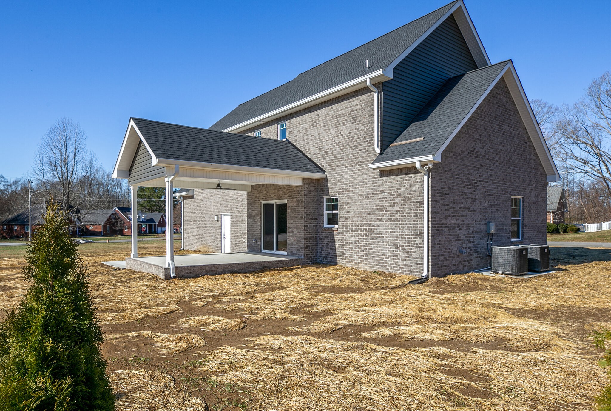 42 Post Road Manchester, TN 37355 - Photo 42 of 43 a front view of a house with a yard