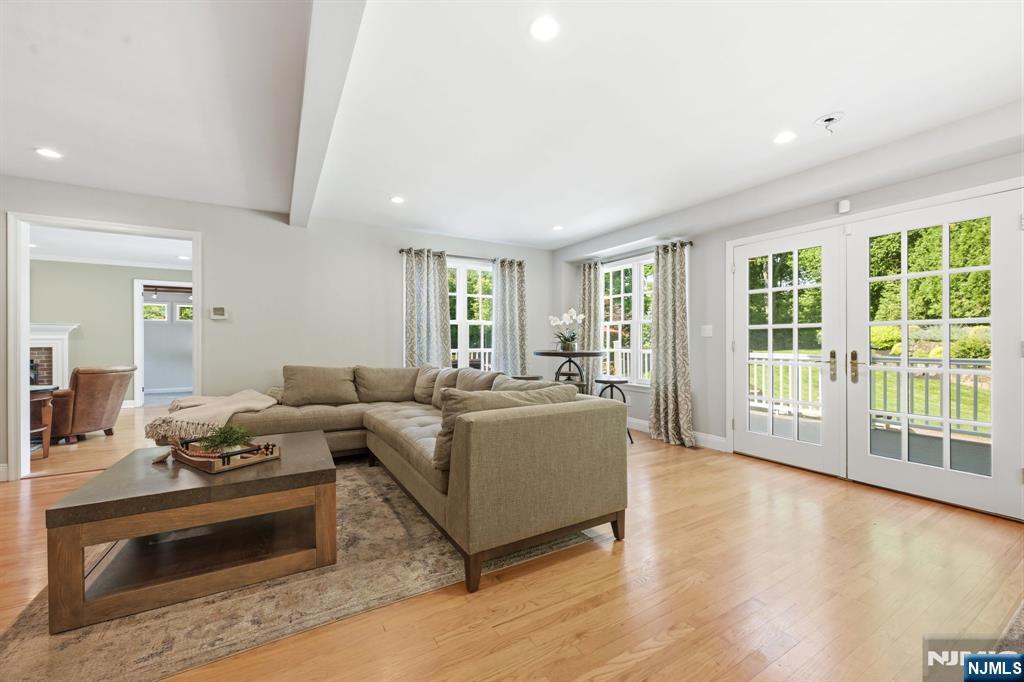62 Fells Road Verona, NJ 07044 - Photo 9 of 48