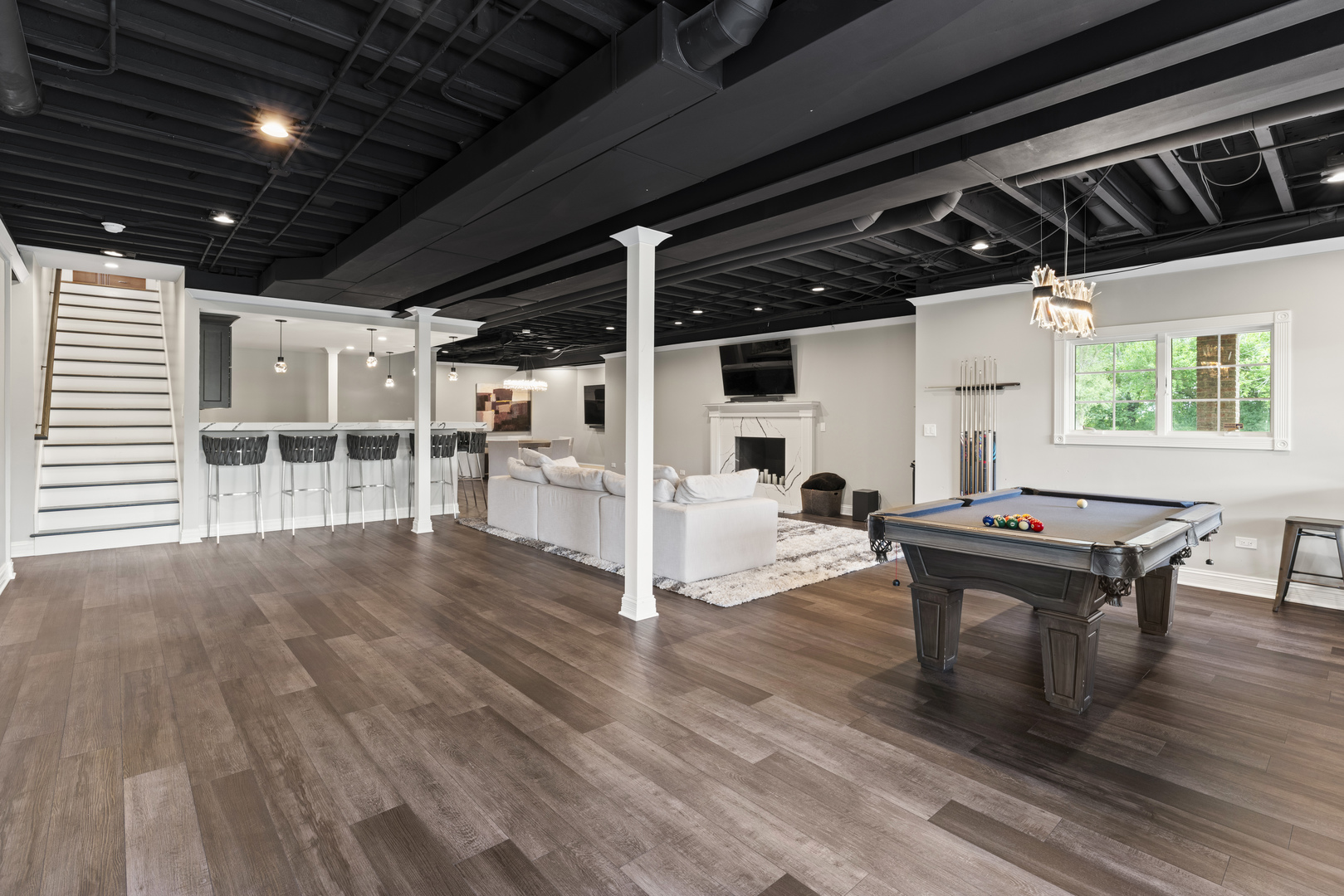 121 Florence Road Inverness, IL 60010 - Photo 23 of 54 a house view with a sitting space