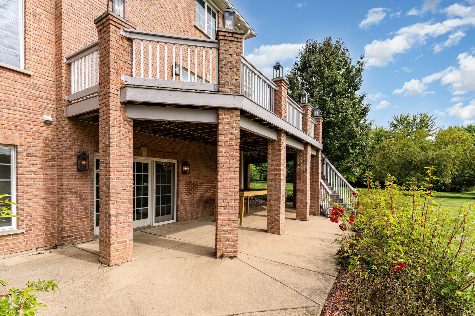 121 Florence Road Inverness, IL 60010 - Photo 29 of 54 a view of a house with a porch