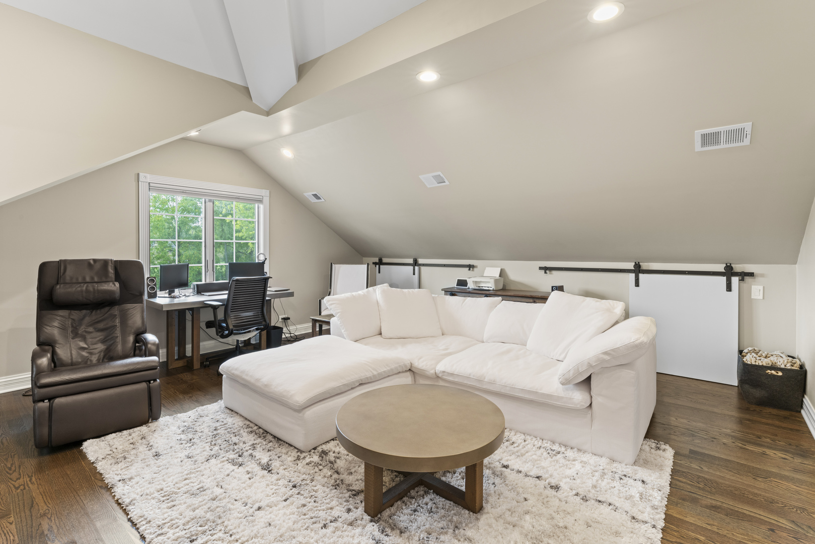 121 Florence Road Inverness, IL 60010 - Photo 38 of 54 a living room with a couch and a rug