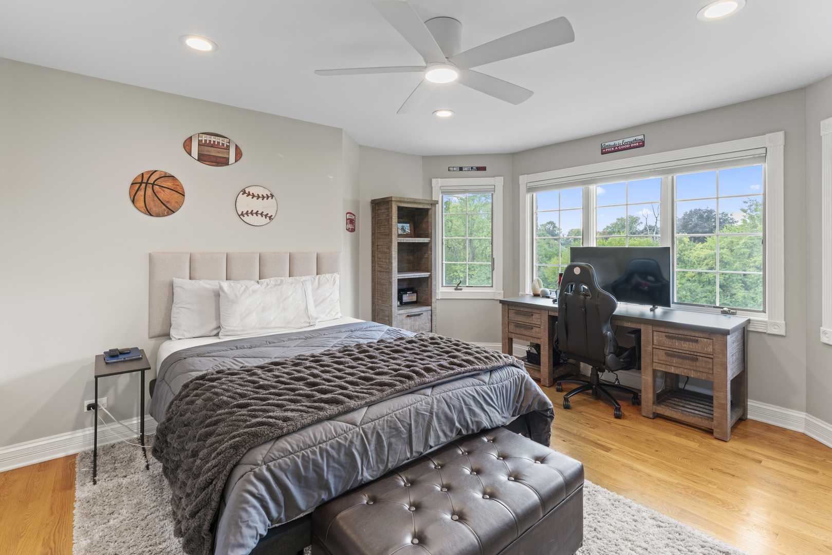 121 Florence Road Inverness, IL 60010 - Photo 41 of 54 a bedroom with a bed and a table