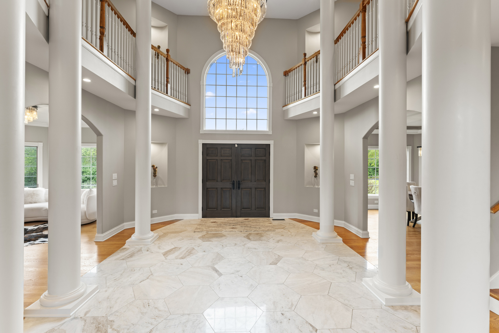 121 Florence Road Inverness, IL 60010 - Photo 5 of 54 a view of entryway