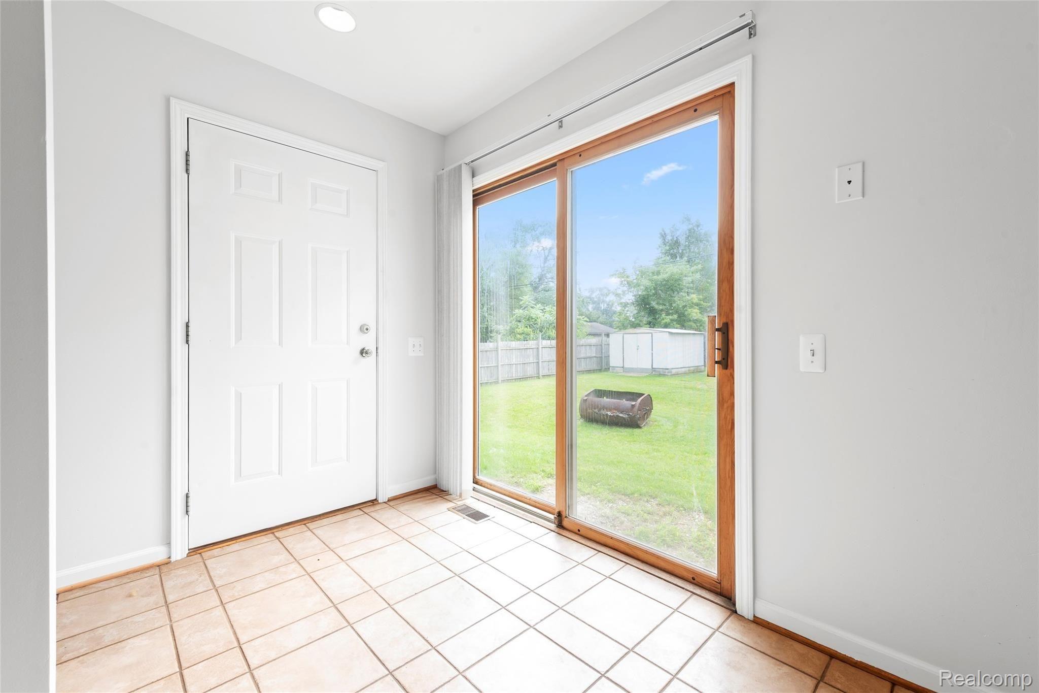 2976 Melvin Avenue Rochester, MI 48307 - Photo 17 of 32 18 - Entry to Garage-Backyard.jpg