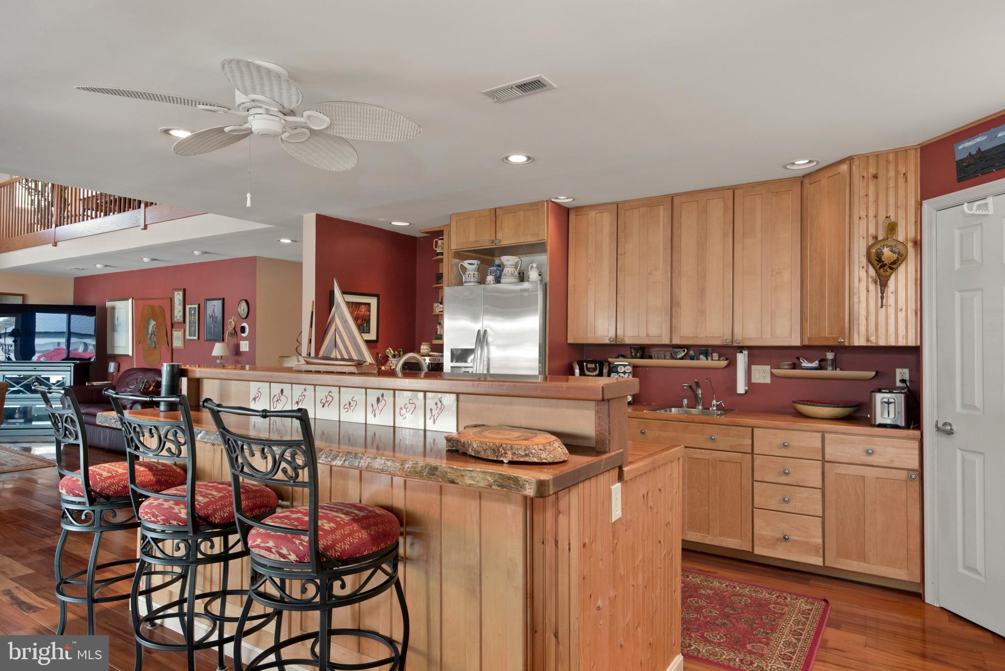 3731 Thomas Point Road Annapolis, MD 21403 - Photo 24 of 90 Eat-in kitchen island