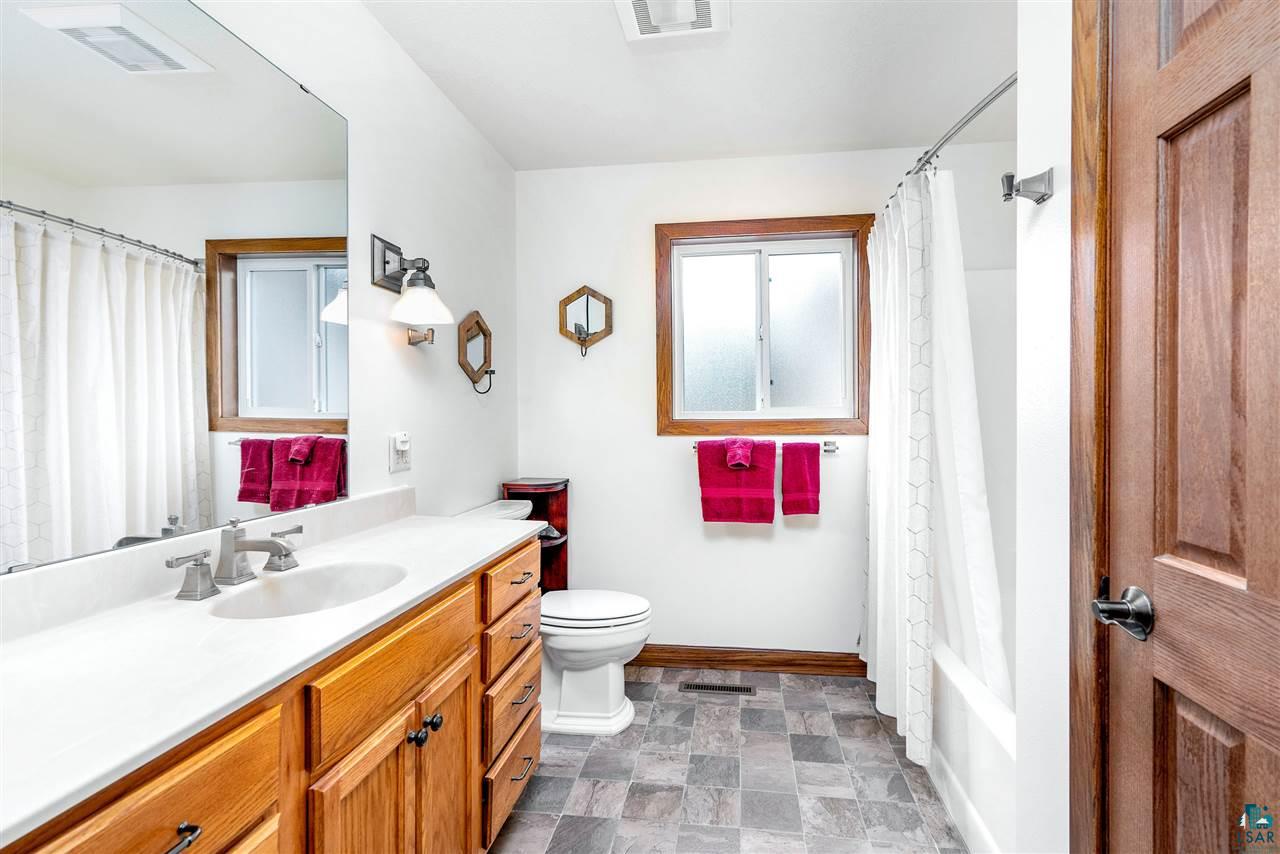 202 Bluffs Ridge Court Duluth, MN 55811 - Photo 12 of 33 Master Bath