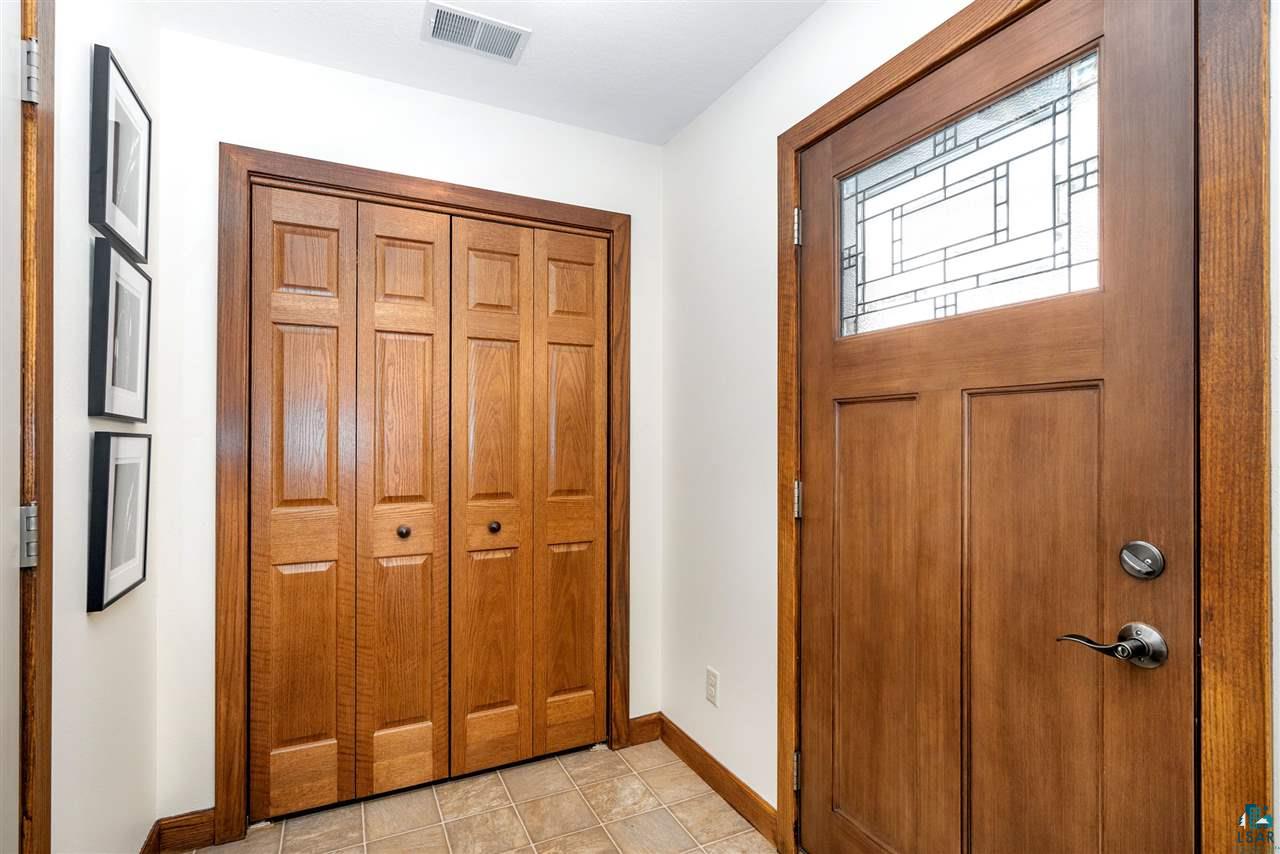 202 Bluffs Ridge Court Duluth, MN 55811 - Photo 2 of 33 Entryway