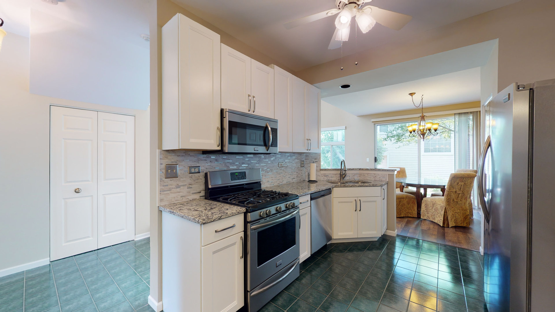 1005 Ripple Ridge Darien, IL 60561 - Photo 14 of 38
