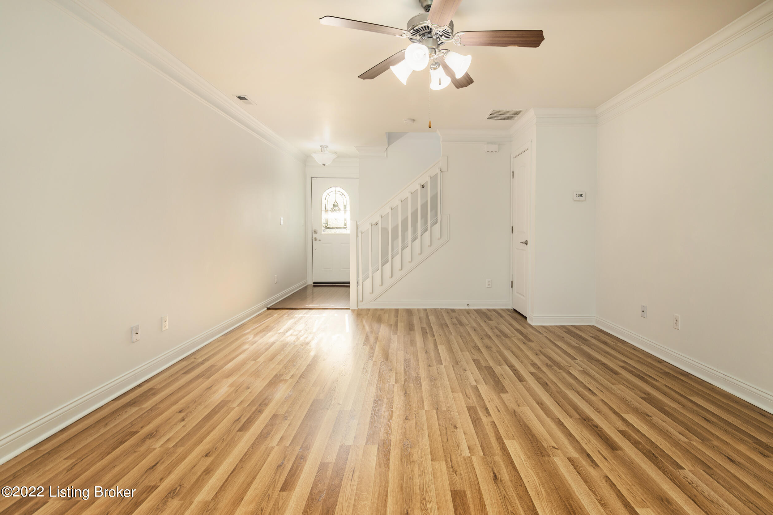 8909 Riley Avenue Lyndon, KY 40242 - Photo 5 of 34 5-great room