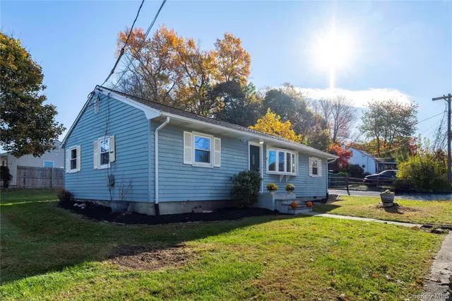 a view of a yard in front of house