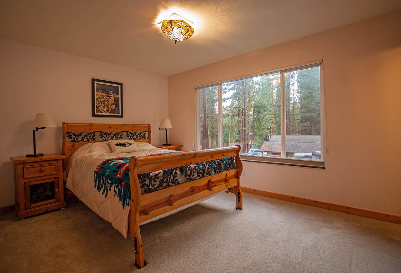 10431 Golden Pine Road Truckee, CA 96161 - Photo 12 of 21 Gallery Image 12