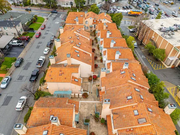 $1,190,000 | 25 McAker Court, Unit 103, San Mateo, CA 94403