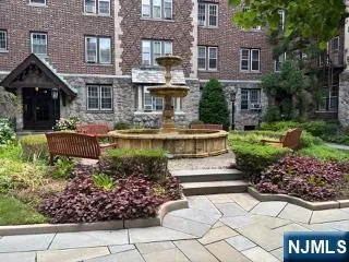 $1,995 | 275 Engle Street, Unit D2, Englewood, NJ 07631