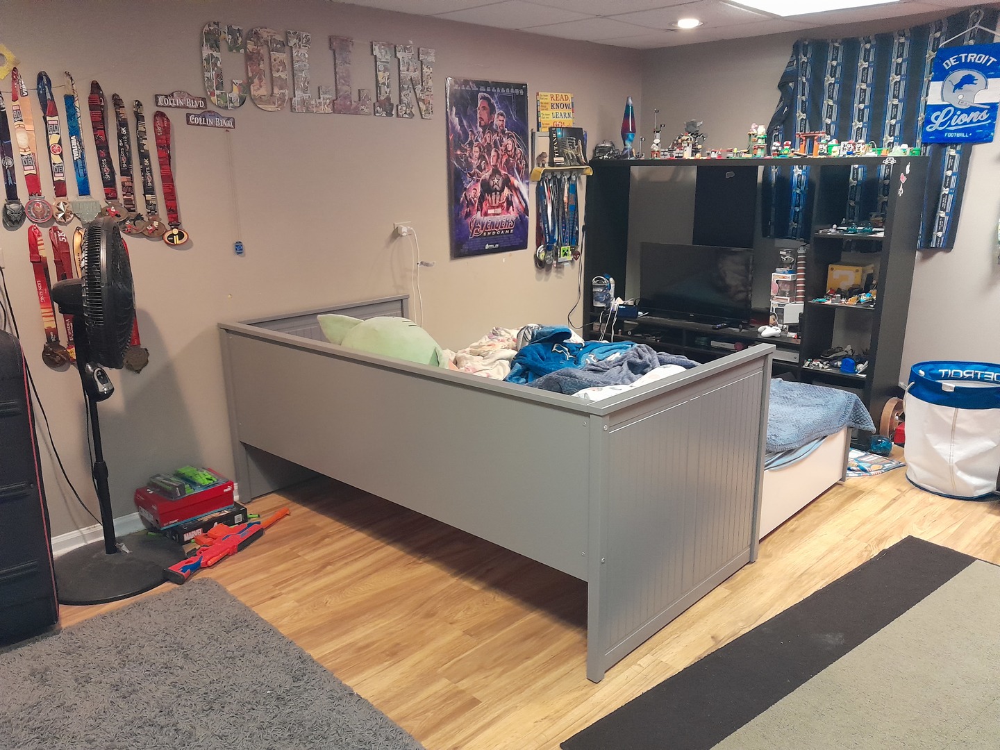 821 Perry Drive Algonquin, IL 60102 - Photo 18 of 21 a living room with lots of furniture and a flat screen tv