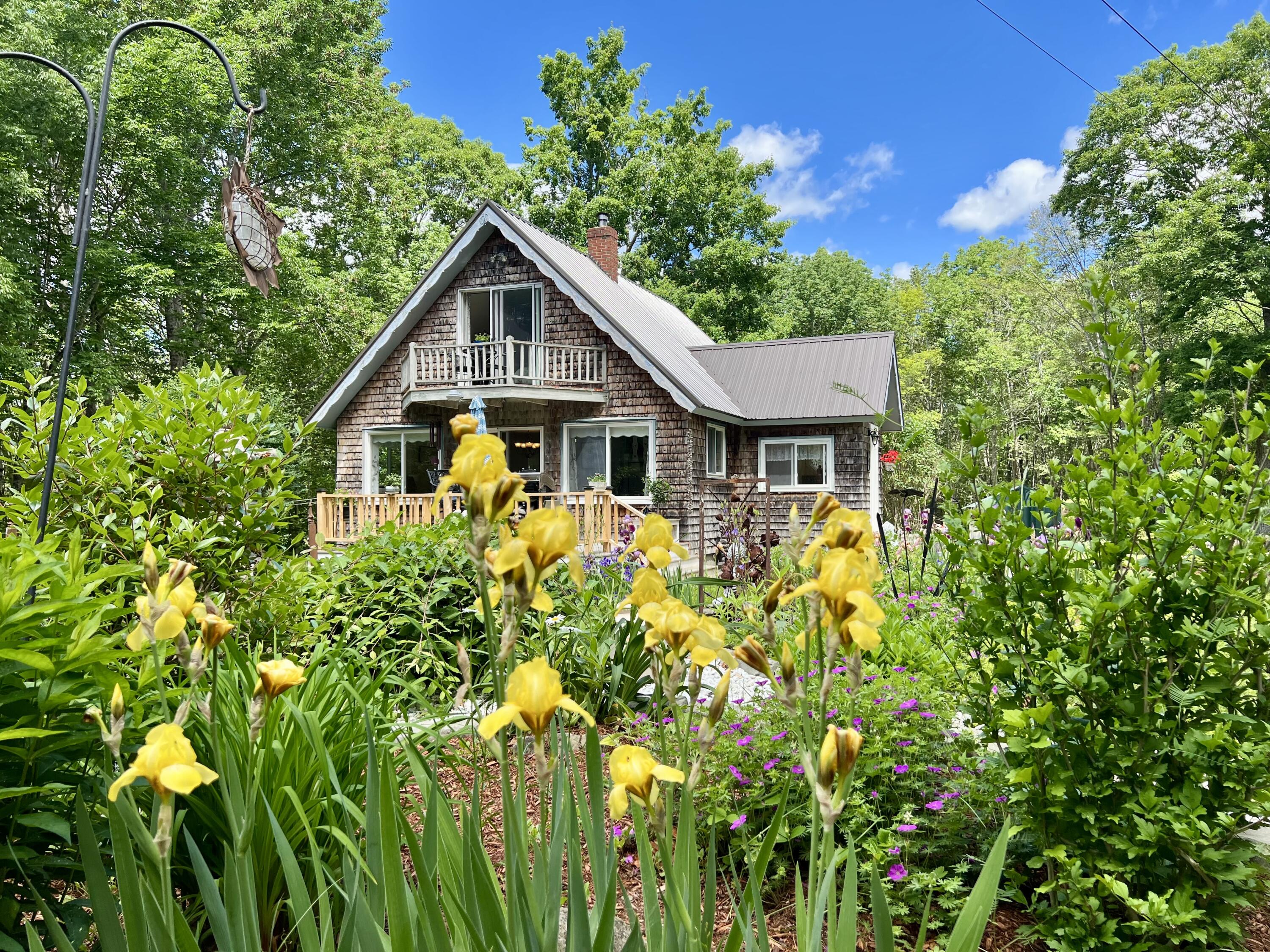 105 Perry Greene Hill Road Waldoboro, ME 04572 - Photo 2 of 61 Gardens view