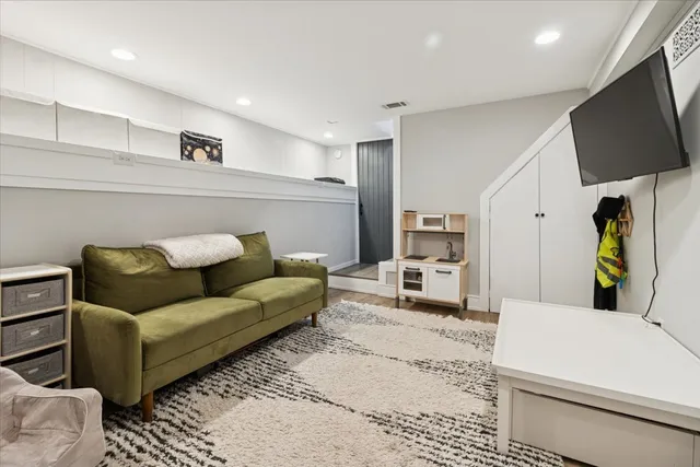 $589,990 | 746 North Pine Avenue, Arlington Heights, IL 60004