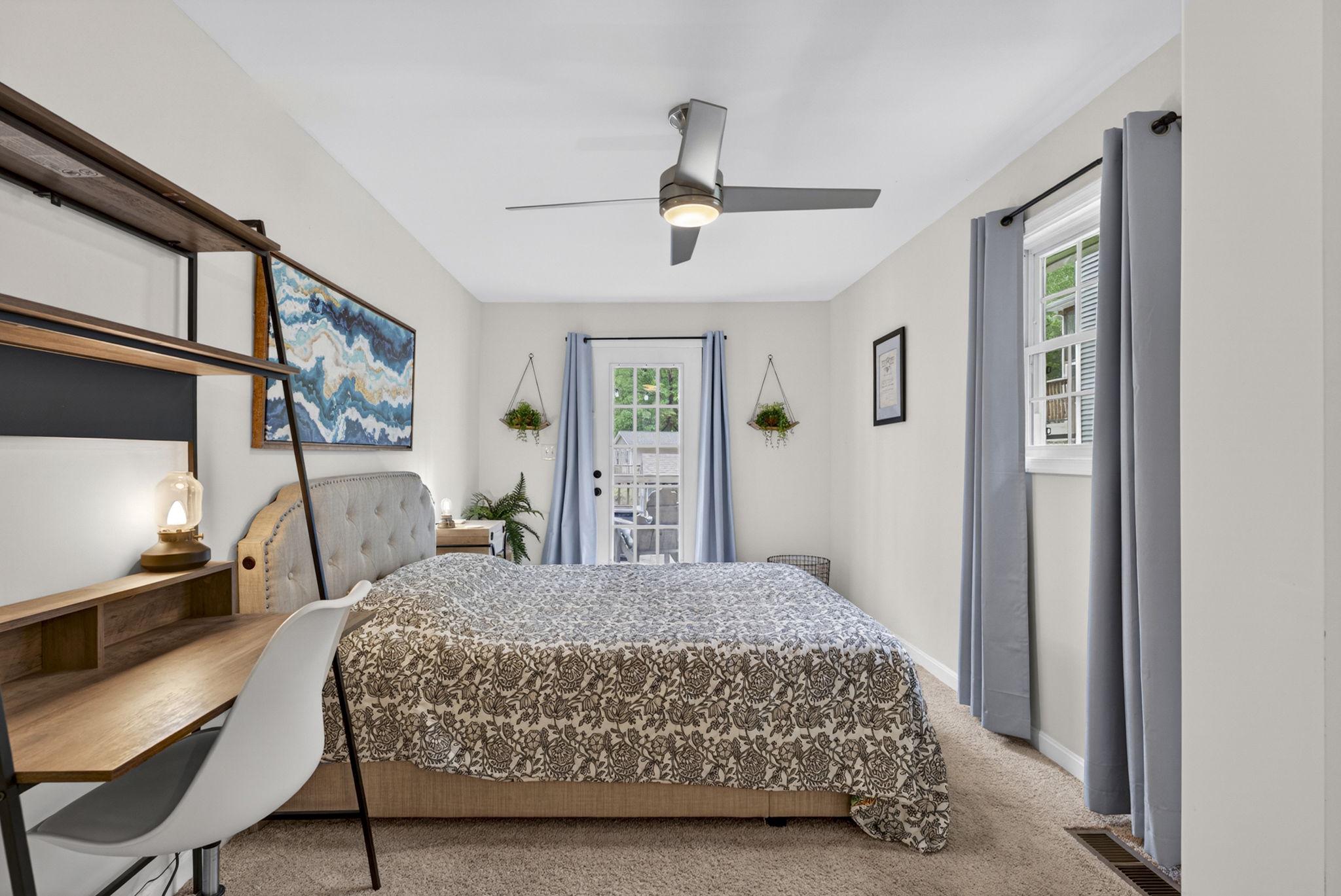102 Confederate Circle Locust Grove, VA 22508 - Photo 6 of 45 Large primary bedroom w/ on suite bath.