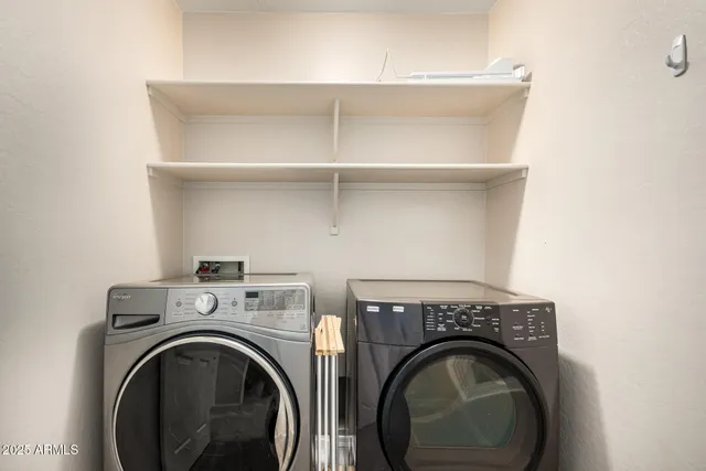 a view of a yard with a house