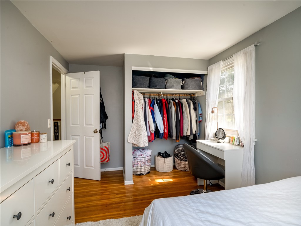 52 Lambeth Loop Perinton, NY 14450 - Photo 21 of 34 3rd sized bedroom - beautiful colors and lighting.