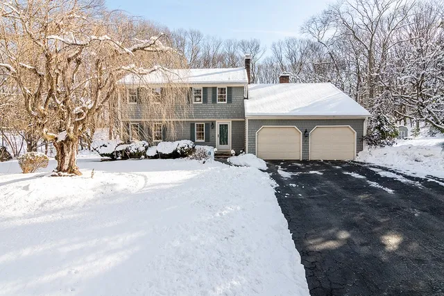 $759,900 | 207 Beacon Drive, North Kingstown, RI 02852