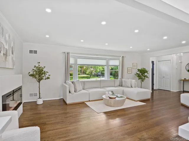 $1,325,000 | 43 Amherst Drive, New Rochelle, NY 10804