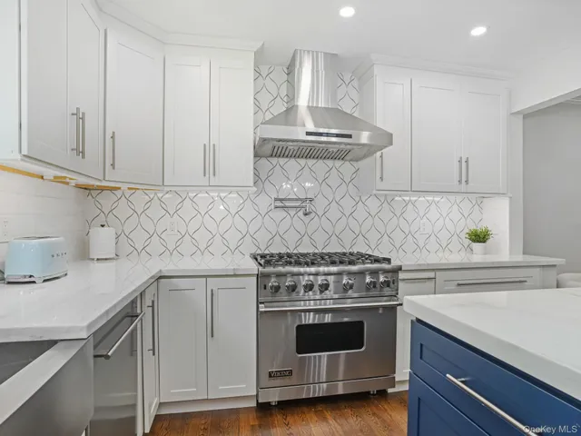 $1,325,000 | 43 Amherst Drive, New Rochelle, NY 10804