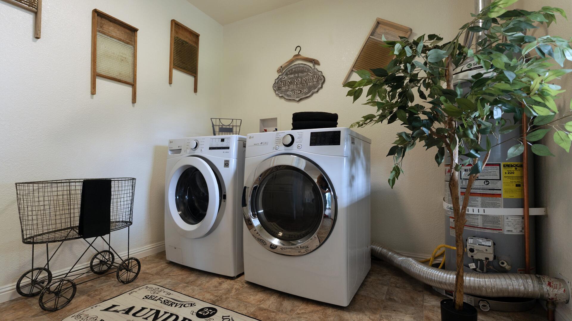 20577 Sunset Lane Redding, CA 96002 - Photo 23 of 29 Laundry Room