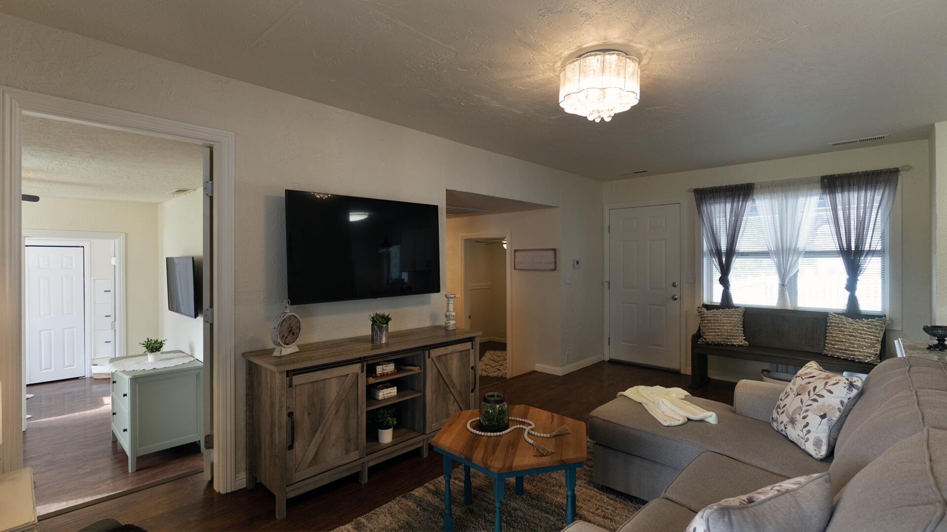 20577 Sunset Lane Redding, CA 96002 - Photo 4 of 29 Living Room