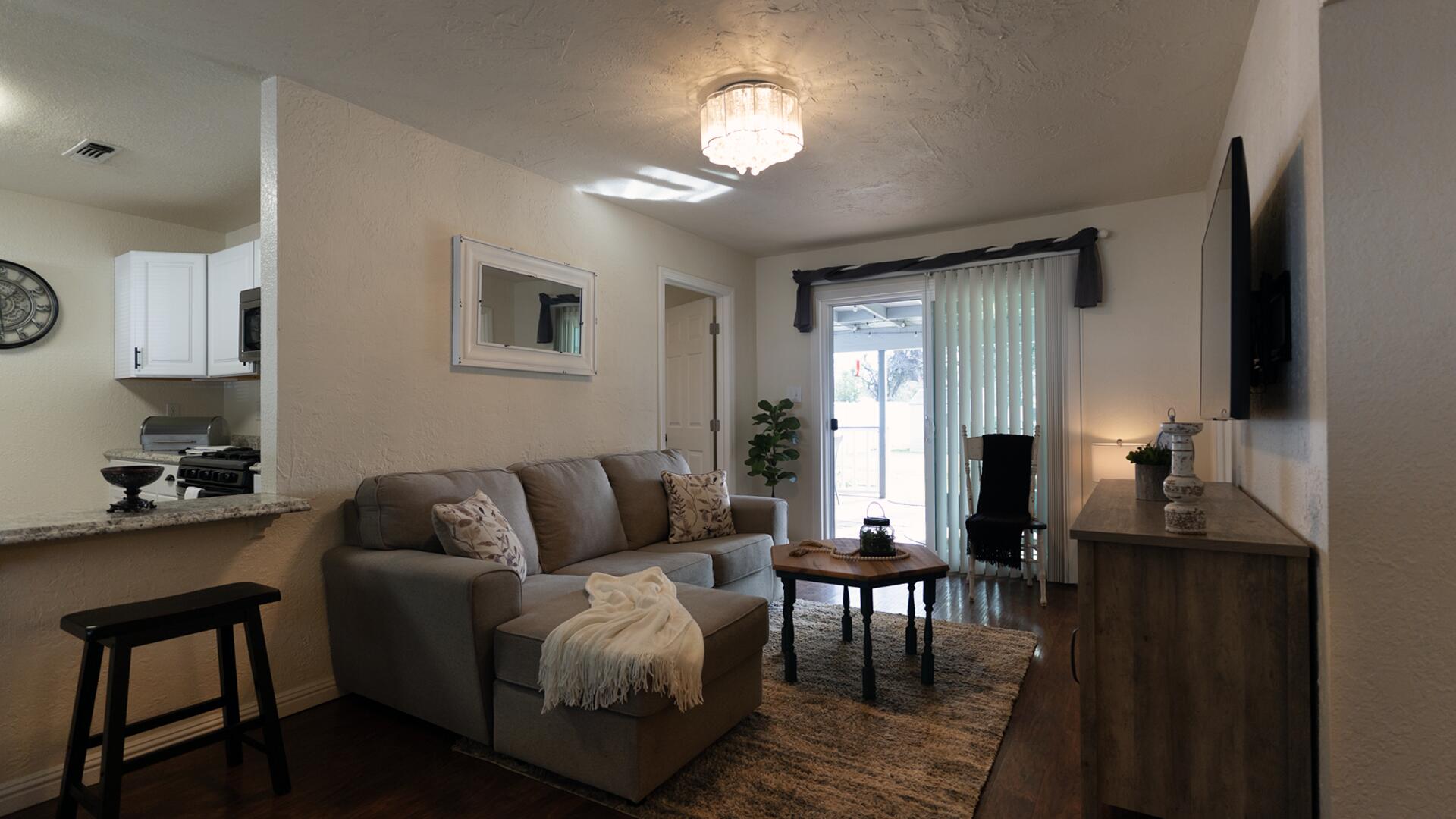 20577 Sunset Lane Redding, CA 96002 - Photo 6 of 29 Living Room