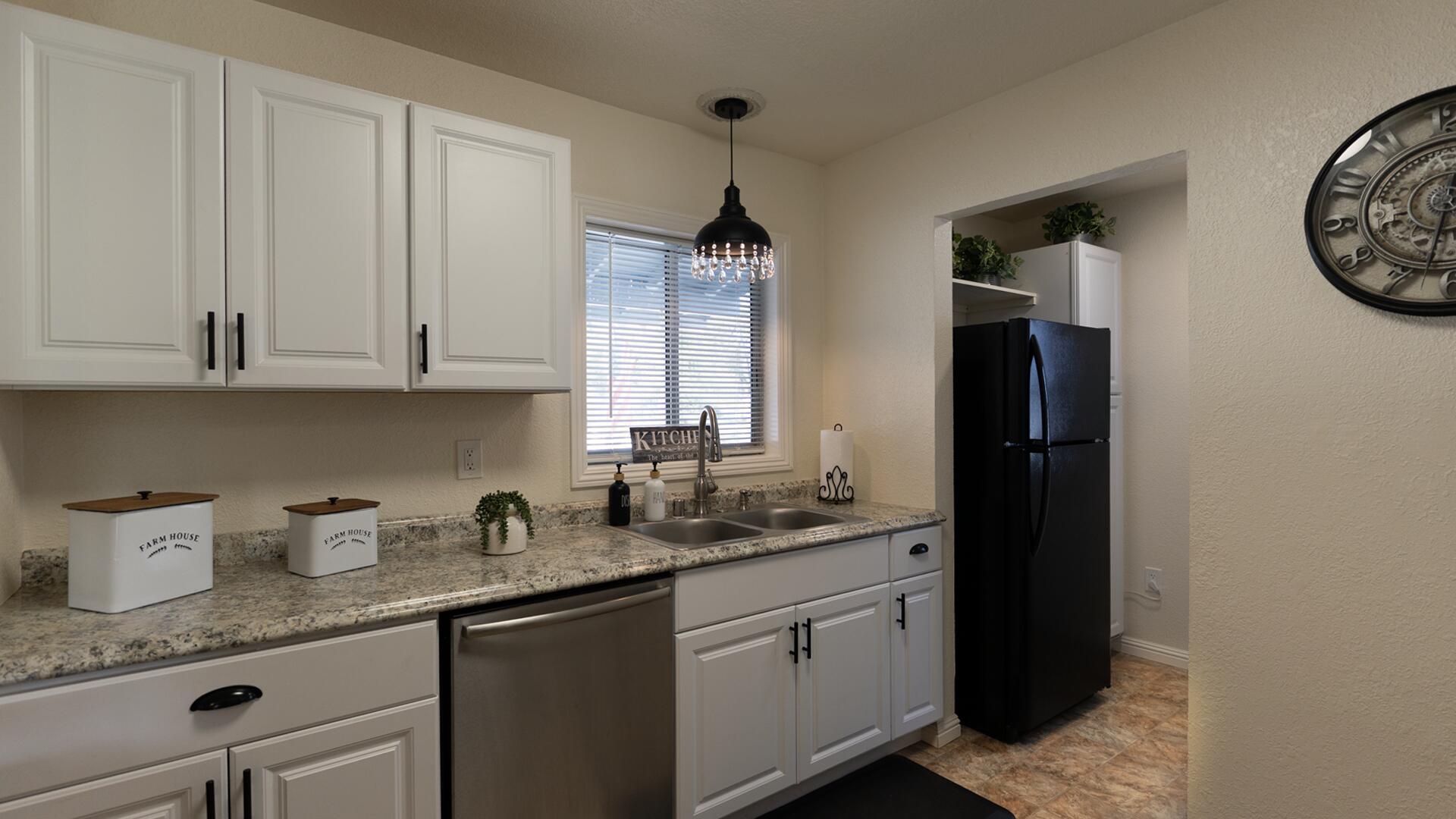 20577 Sunset Lane Redding, CA 96002 - Photo 8 of 29 Kitchen